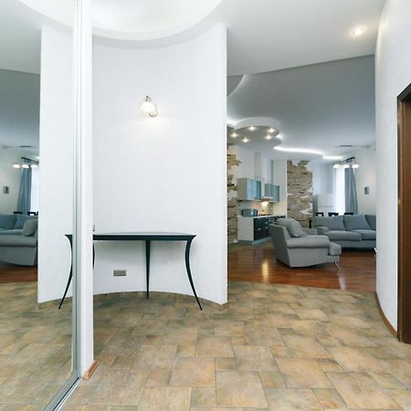 Lux Near Maidan, Khreschutyk 3Br Apartment Kiev Luaran gambar