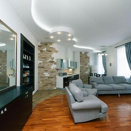 Lux Near Maidan, Khreschutyk 3Br Apartment Kiev Luaran gambar