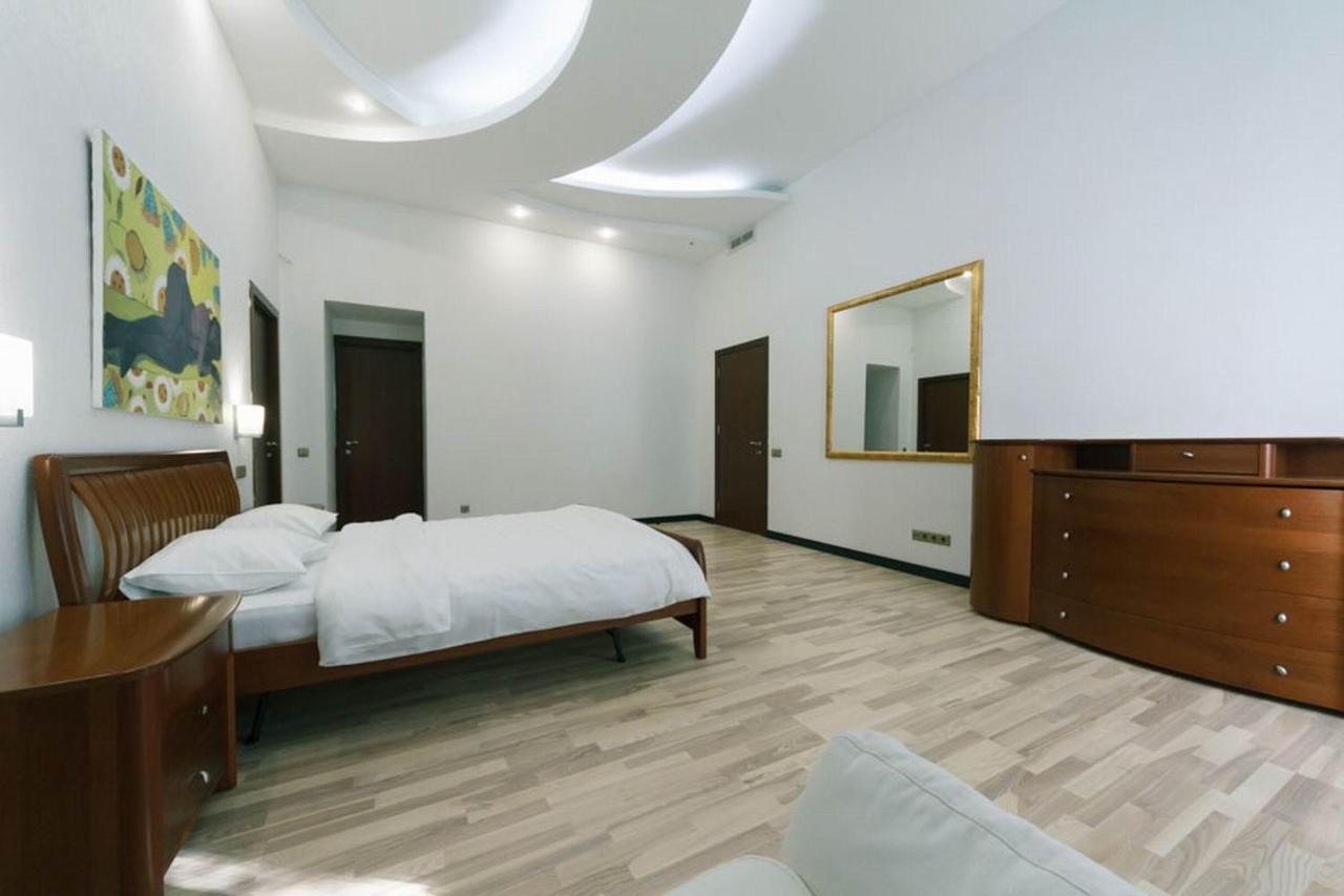Lux Near Maidan, Khreschutyk 3Br Apartment Kiev Luaran gambar