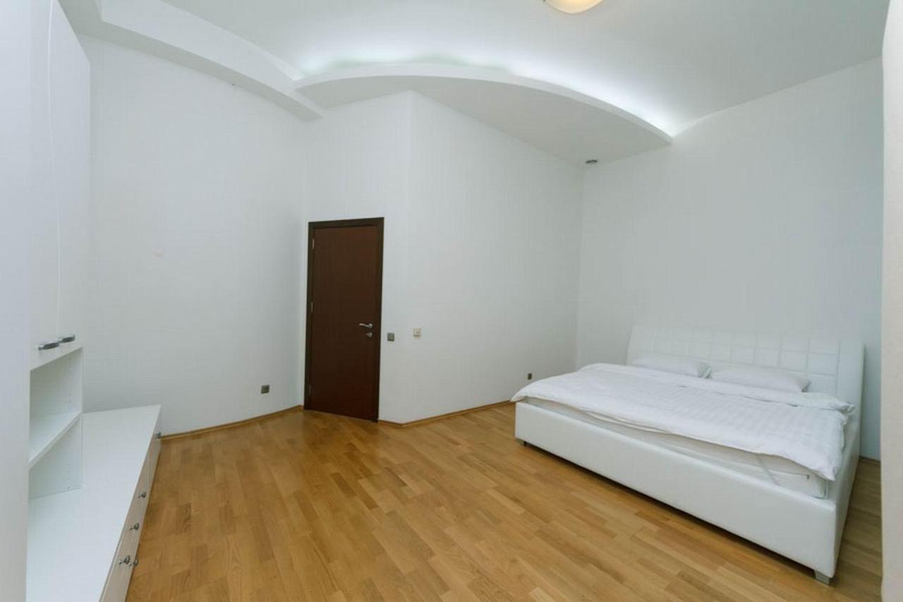Lux Near Maidan, Khreschutyk 3Br Apartment Kiev Luaran gambar