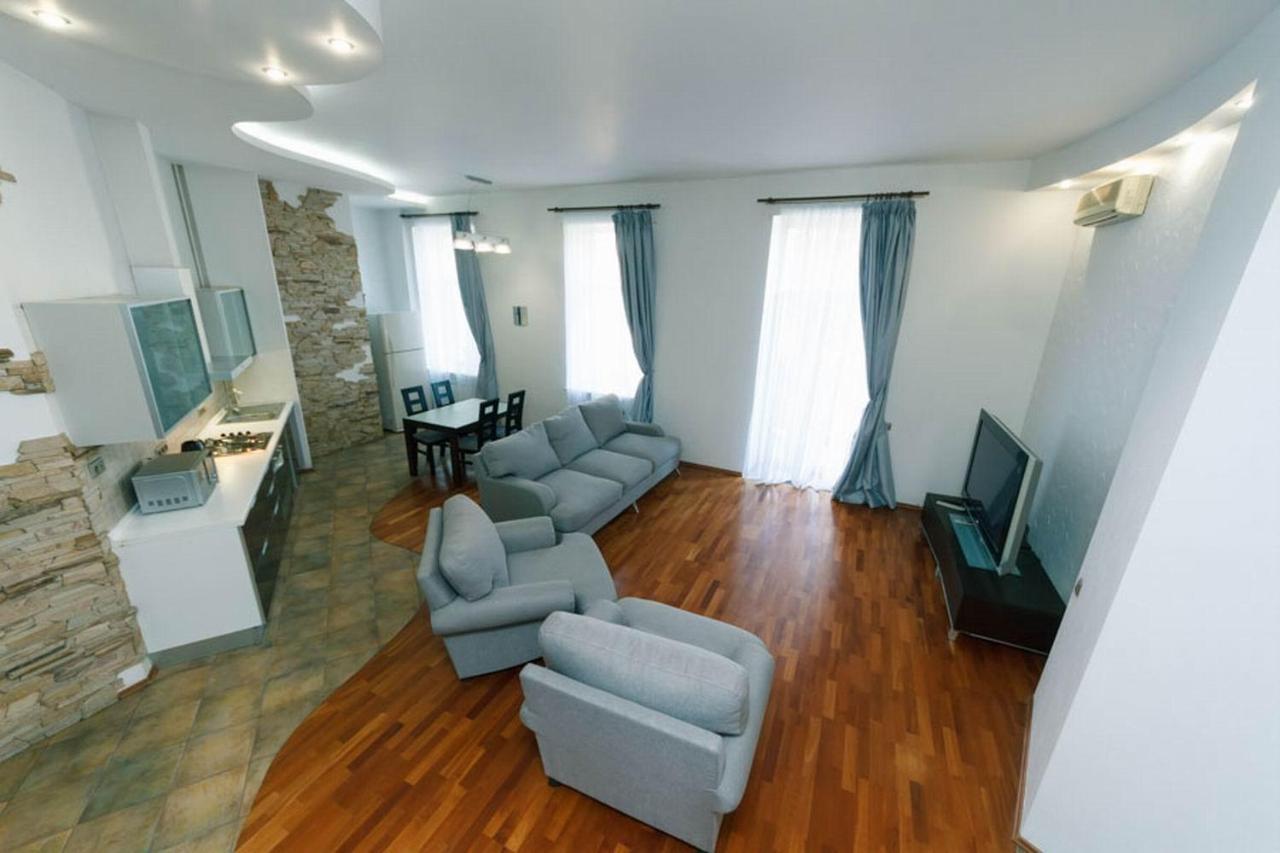 Lux Near Maidan, Khreschutyk 3Br Apartment Kiev Luaran gambar