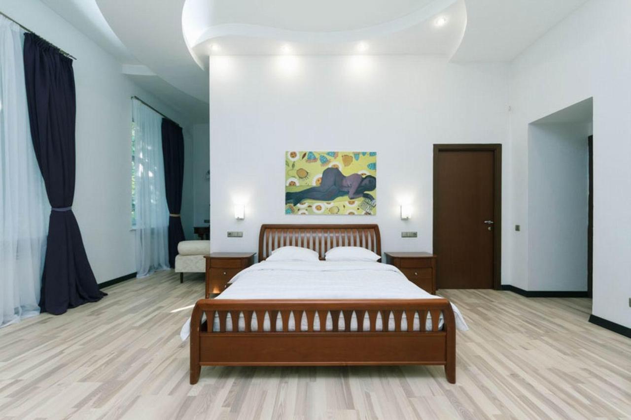 Lux Near Maidan, Khreschutyk 3Br Apartment Kiev Luaran gambar